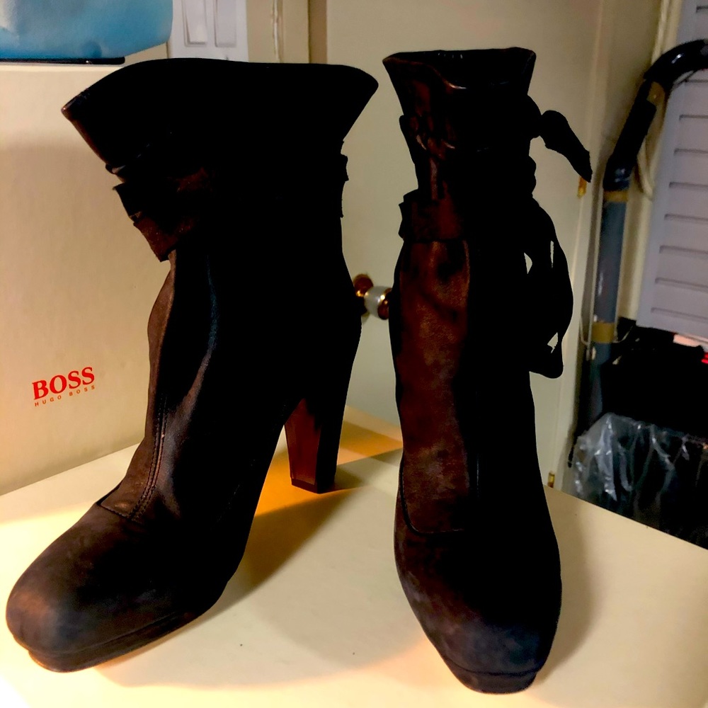 Boss boots like new with box never worn